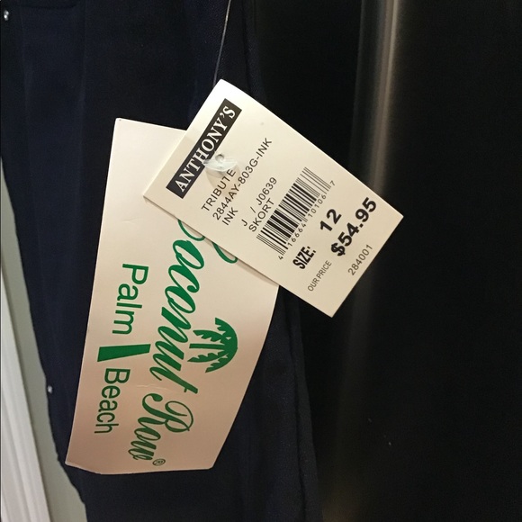 Black skort NWT. Size 12 - Picture 2 of 2